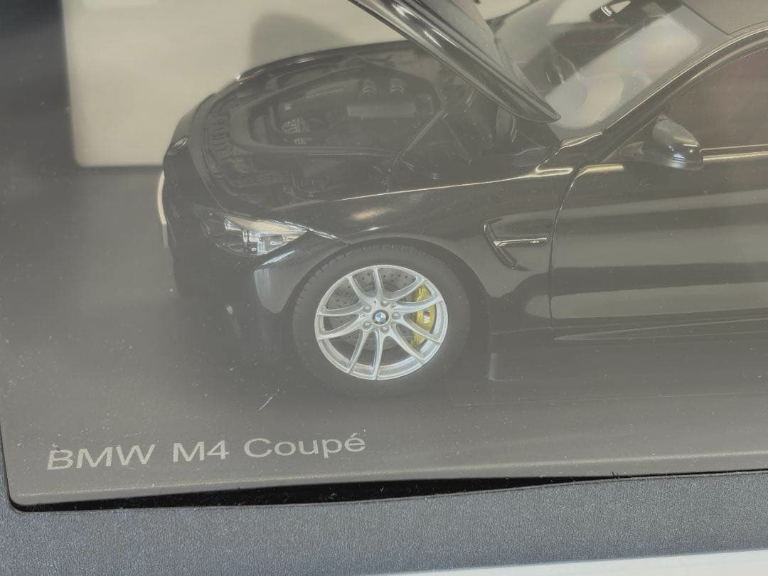 【希少美品】BMW M4 クーペ F82 1/18 特注モデル 黒 ブラック
