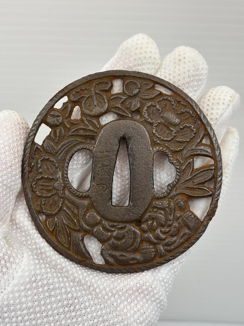 鍔(つば)　鉄製　日本刀　アンティーク