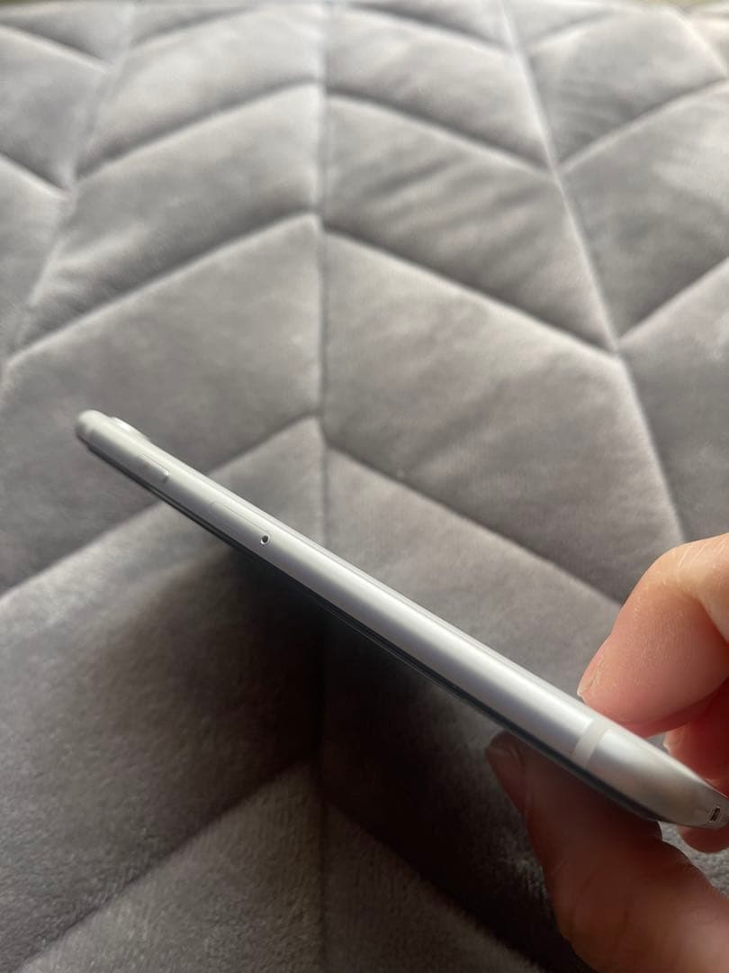 【バッテリー78%】Apple iPhone SE (第2世代) ホワイト