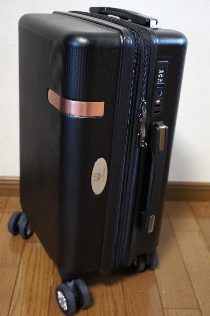 新品　JAL キャリー　ブラック　37Ｌ　機内持込 　日本航空 拡張 おまけ付