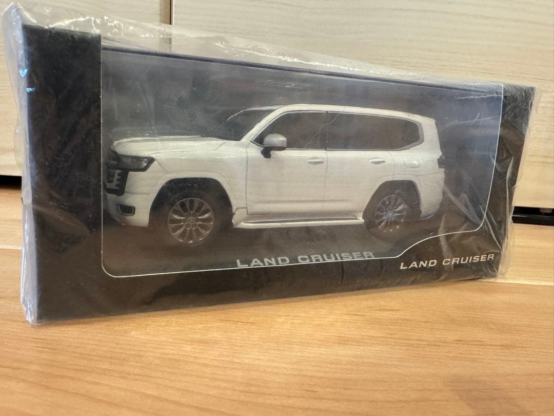 ランドクルーザーミニカー 1/30スケール ダイキャスト製