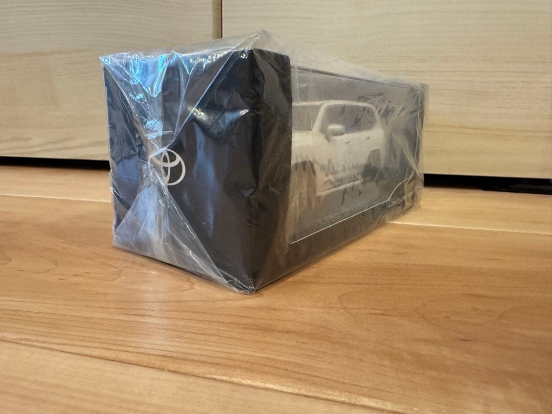 ランドクルーザーミニカー 1/30スケール ダイキャスト製