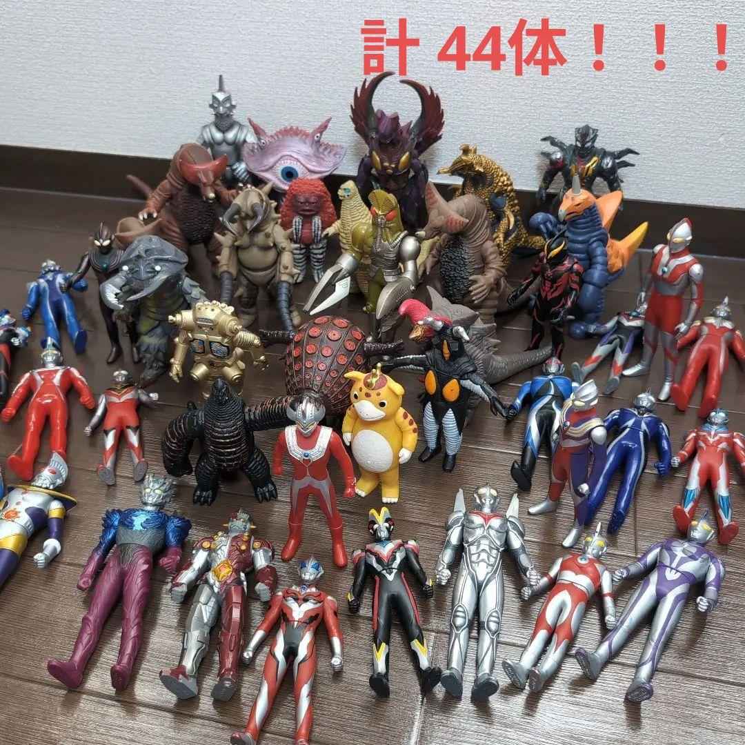 【フィギュア大量】ウルトラマン24体 ウルトラ怪獣20体 ソフビまとめ売り