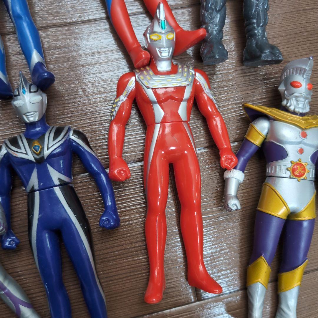 【フィギュア大量】ウルトラマン24体 ウルトラ怪獣20体 ソフビまとめ売り