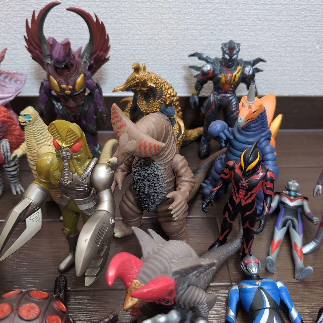 【フィギュア大量】ウルトラマン24体 ウルトラ怪獣20体 ソフビまとめ売り