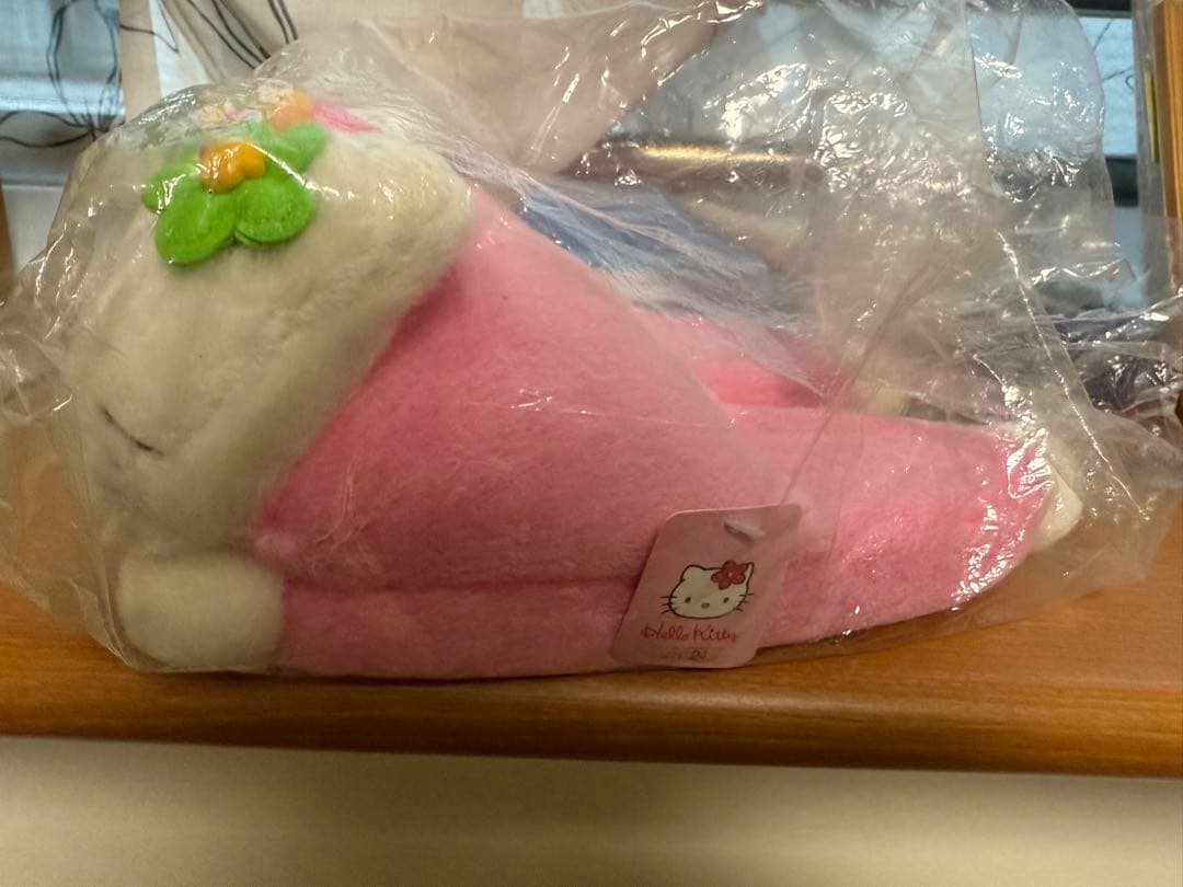 ハローキティ スリッパ 花モチーフ付き