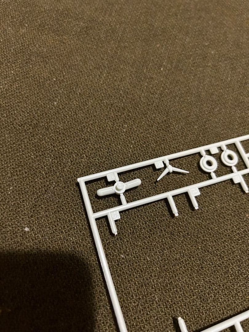 ①【1/144】バンダイ ガンダム 【説明書2枚/サーベル2本】 欠品 旧キット