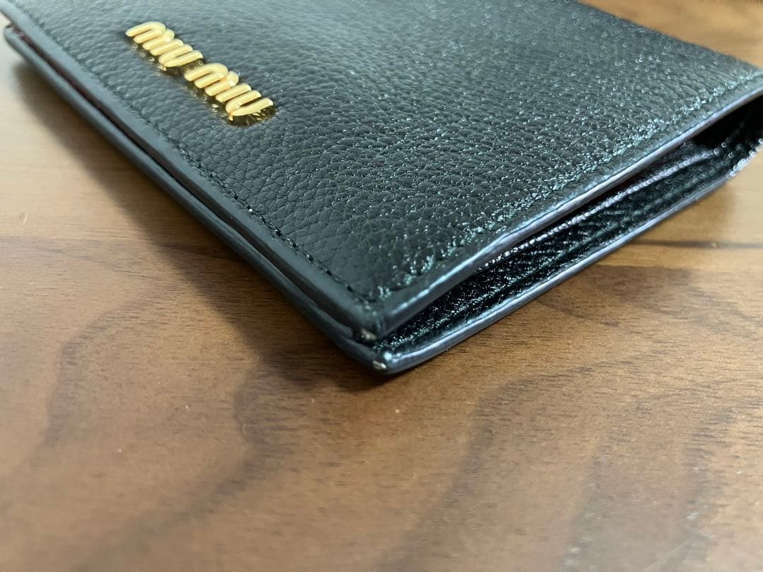 【美品】miu miu ☆二つ折り財布 黒