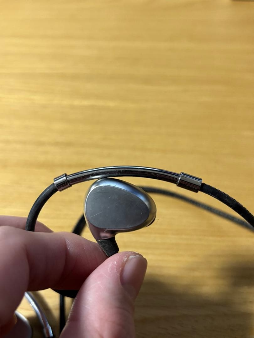 【美品】EOZ ONE ワイヤレスイヤホン シルバー