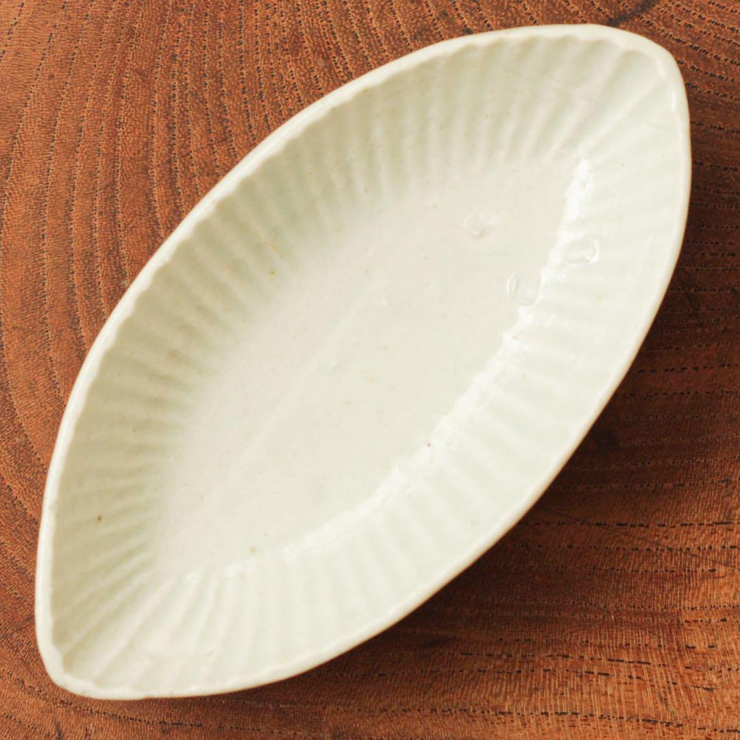 伊万里　古伊万里　白磁　菊花形　変形　豆皿　しのぎ　1680-1700年頃