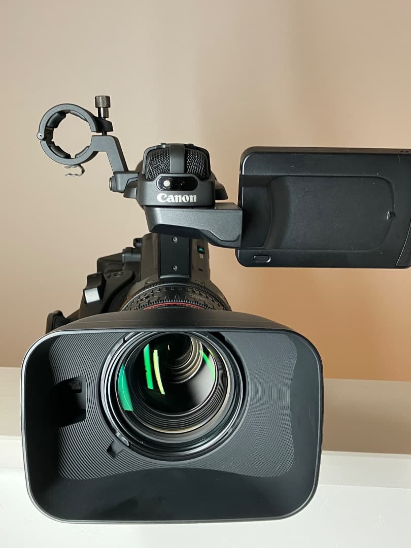 Canon 業務用ビデオカメラ XF305 (バッテリ・CFカード付、即収録可)