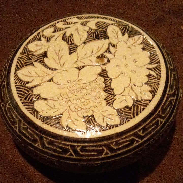 中国陶磁器　磁州窯　浮き彫り合子