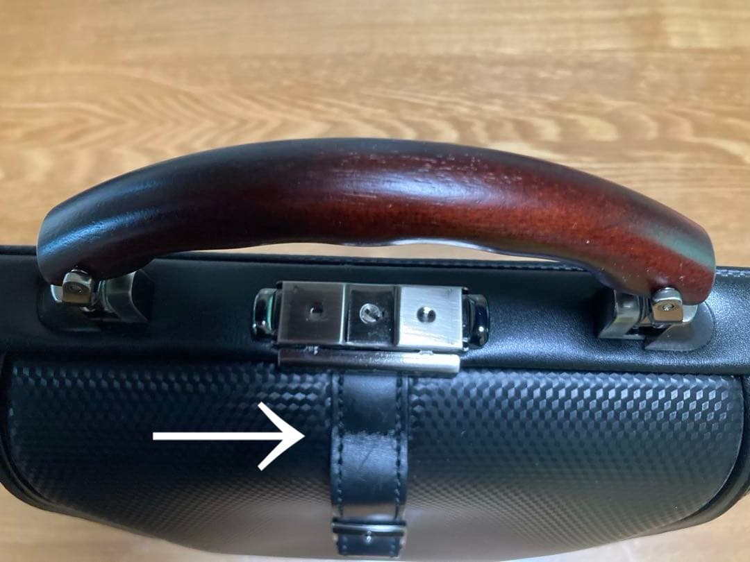 レクサス　バッグ (正規品)鍵付き　ショルダーベルトあり。used