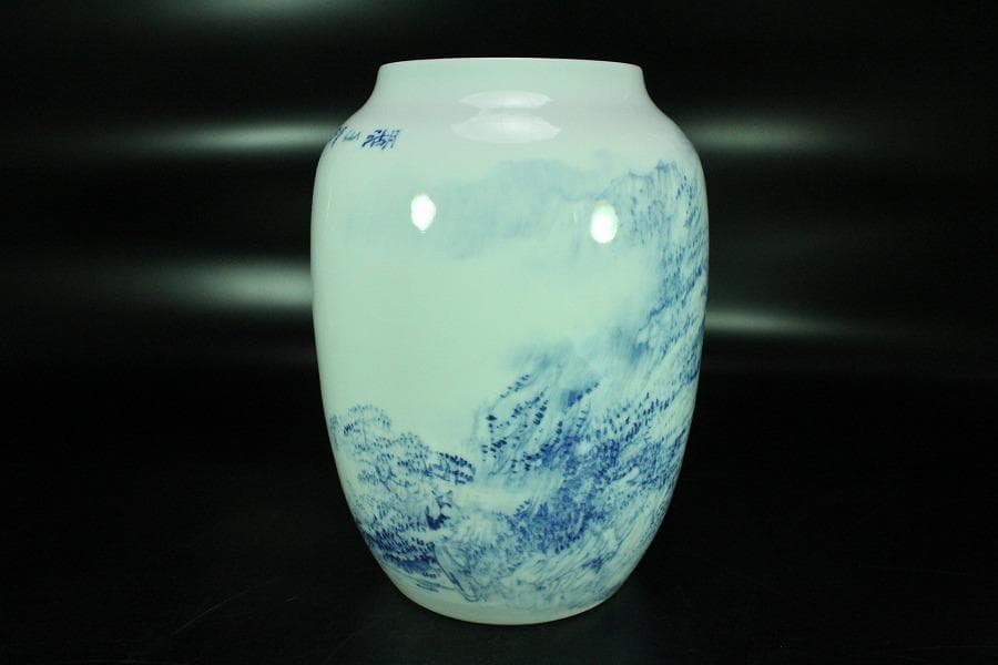 中国美術 青花 湖山清遠 景徳鎮 在銘 花器(K-A389)