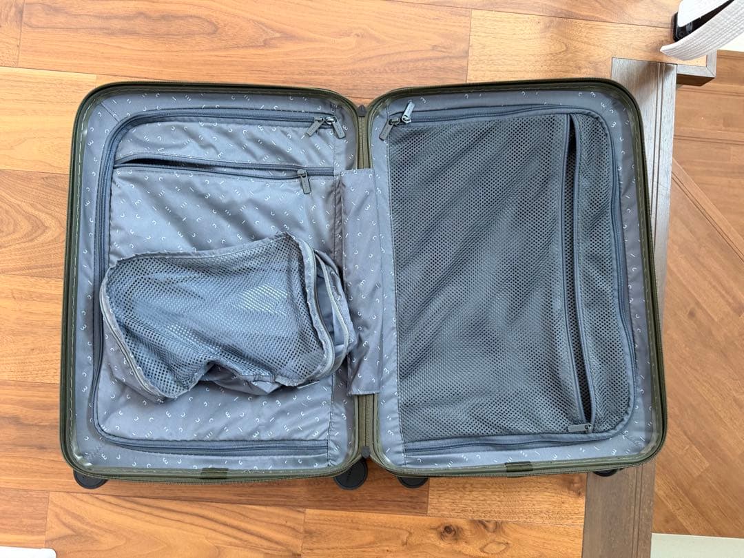 moln（モルン）　キャリーオンスーツケース・モス（緑）