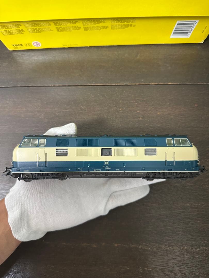 TRIX HOスケール BR221ディーゼル機関車 / DB 221 118-3