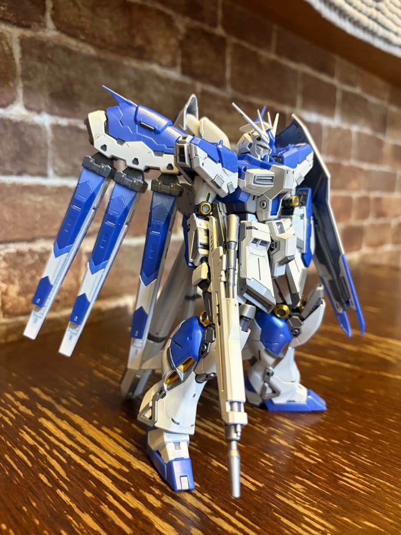 RG ハイニューガンダム　チタニウムフィニッシュ　水転写デカール付き