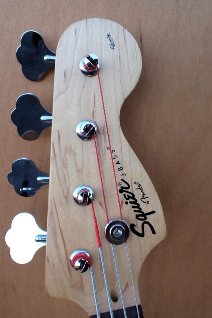 ベース 1250# SQUIER by Fender Affinity Jaz BASS