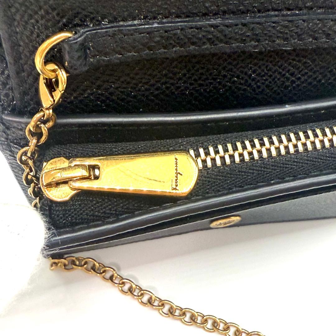 フェラガモ チェーンウォレット ガンチーニ ブラック