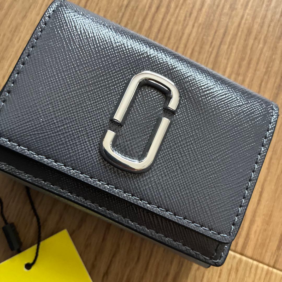 【未使用品】マークジェイコブス スナップショット 三つ折り財布 グレー