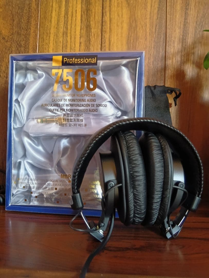 n*3様 SONY ヘッドホン　Professional　MDR7506