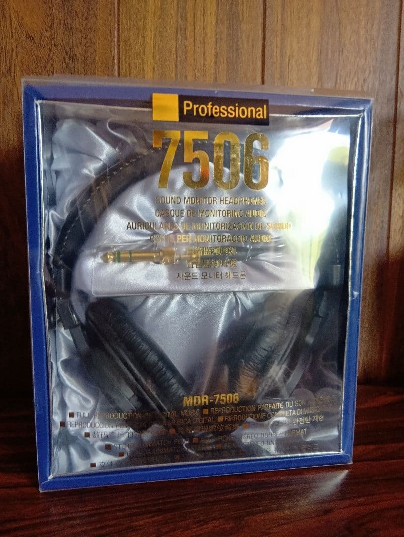 n*3様 SONY ヘッドホン　Professional　MDR7506