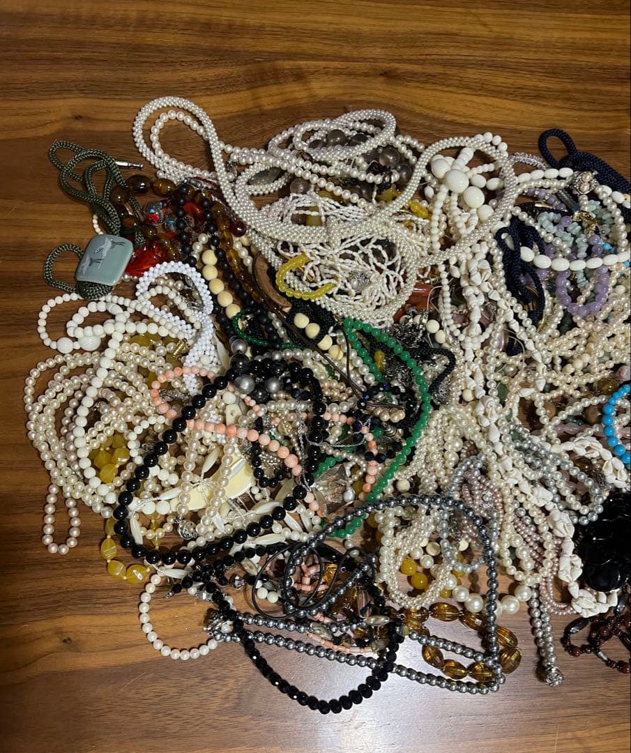 大量ネックレスまとめ売り　遺品整理