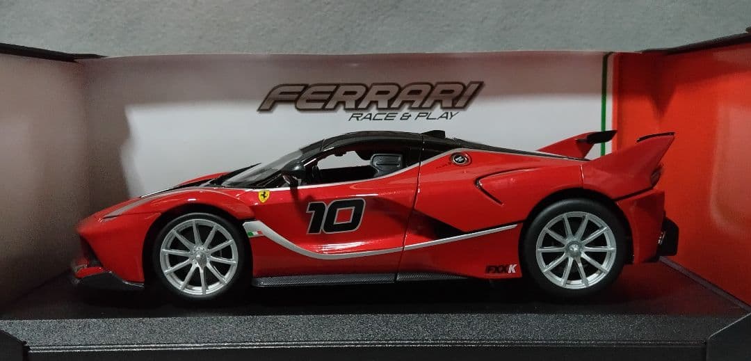 絶版BBurago Ferrari FXX K 1/18 ダイキャストカー