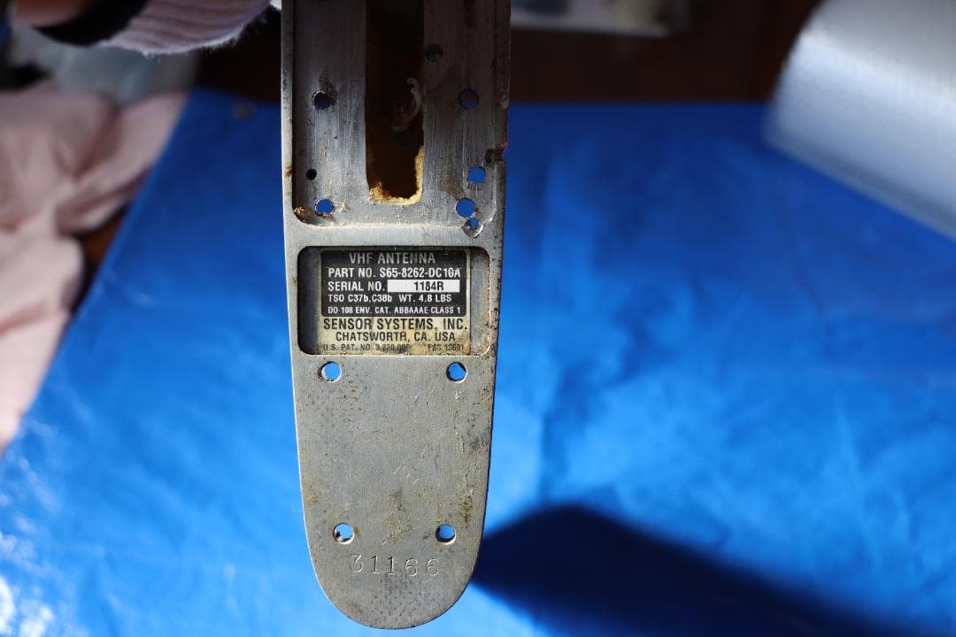 飛行機のアンテナ(VHF ANTENNA)