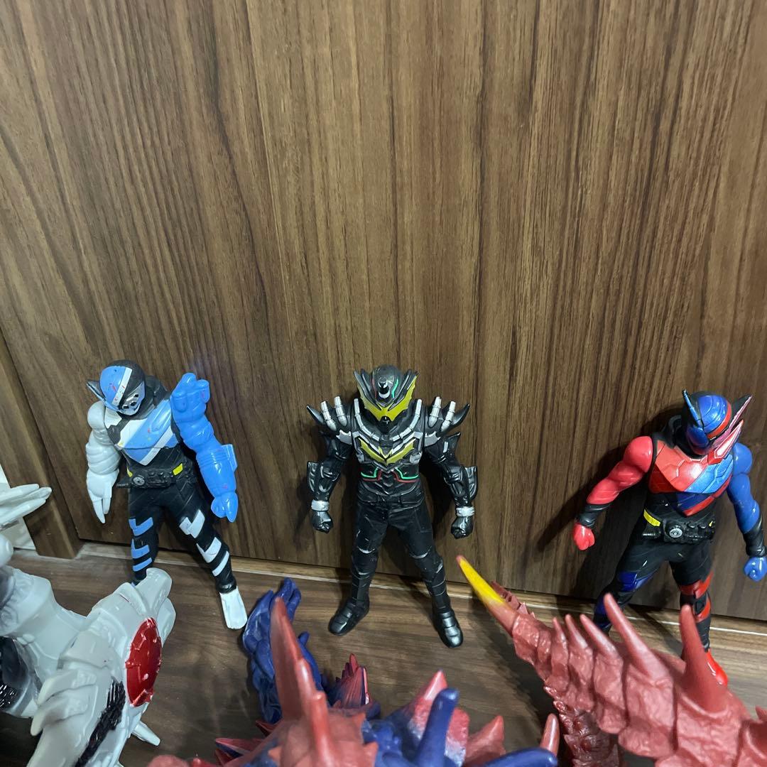 【送料無料】ウルトラマン&怪獣&仮面ライダー16体セット