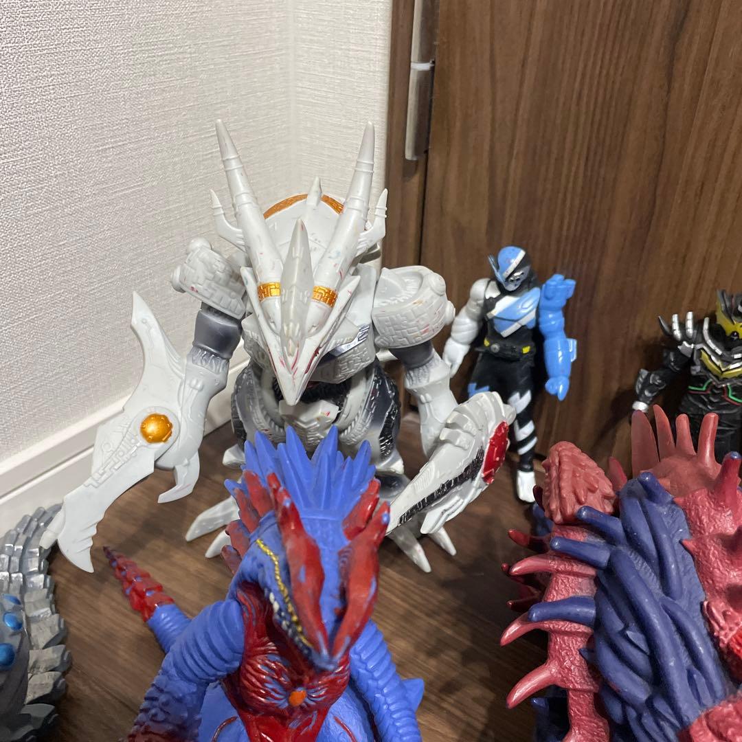 【送料無料】ウルトラマン&怪獣&仮面ライダー16体セット