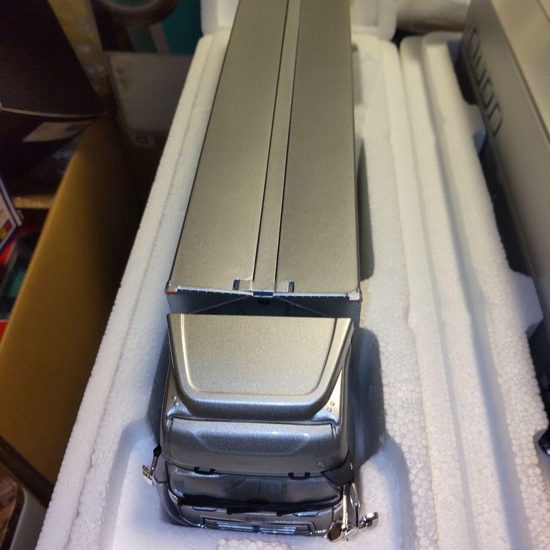 UDトラックス クオン　ハイルーフ　1/43