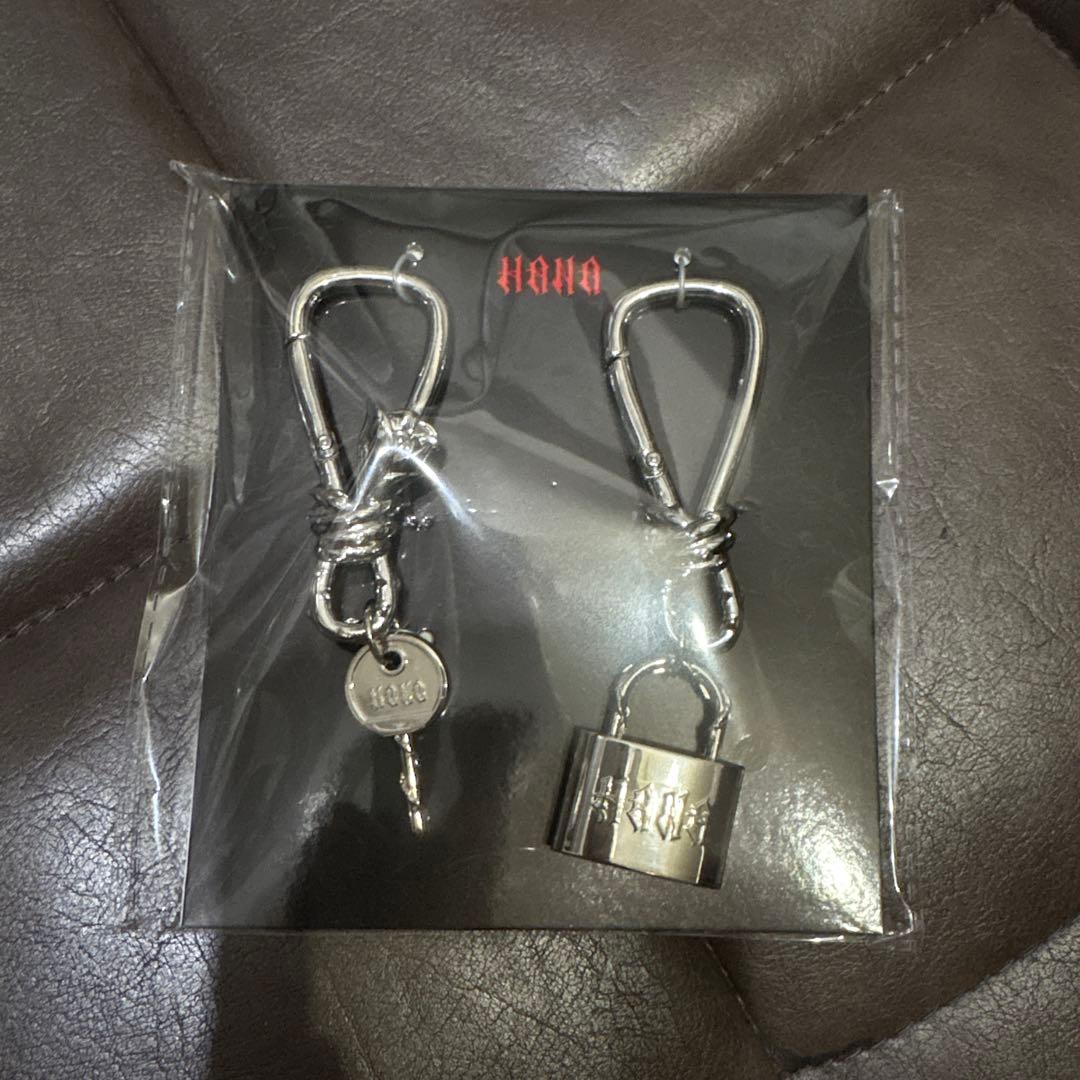 新品未開封品　HANA BADLOVE カラビナ