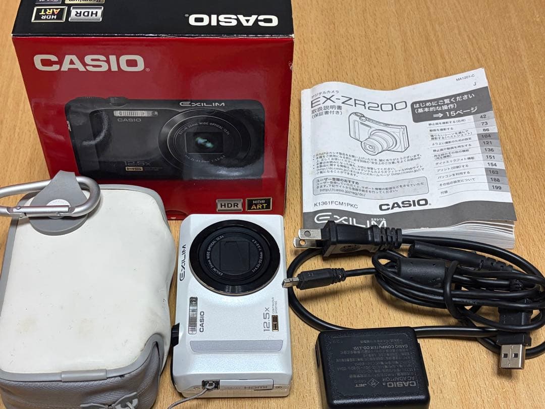 カシオ デジタルカメラ CASIO EXILIM EX-ZR200 ホワイト 箱