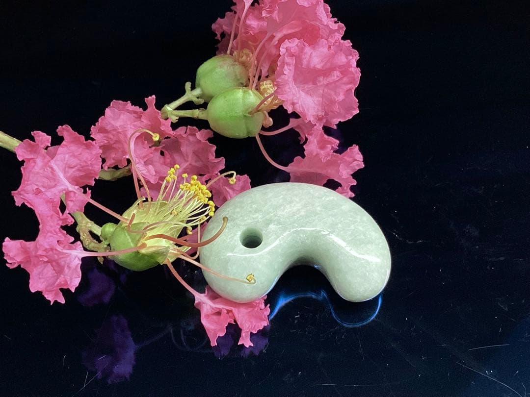 ✳綺麗な肌目の勾玉を‼️ 糸魚川翡翠本物硬玉‼️ お身近の守護石*お守りに　鑑別書付