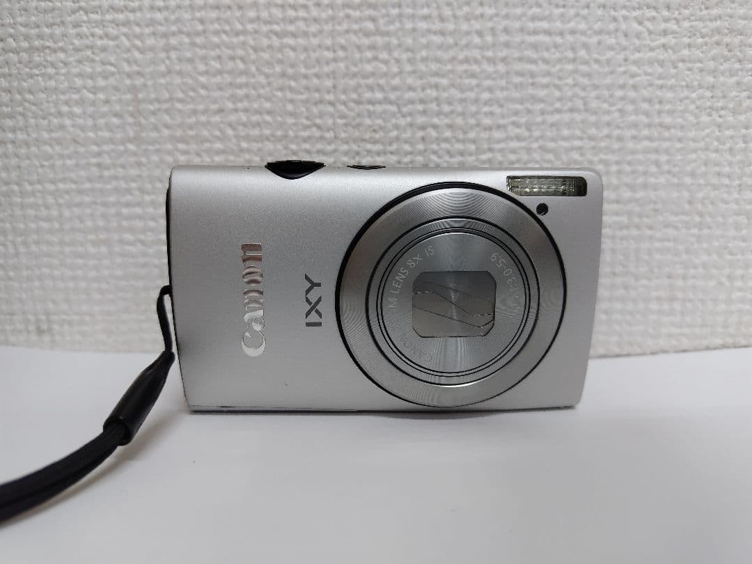 ゆ*な様 Canon IXY 600F シルバー デジタルカメラ 本体と充電器