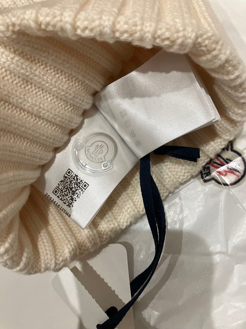 お値下げ中 新品未使用タグ付きMONCLER アイボリー ニット帽 モンクレール