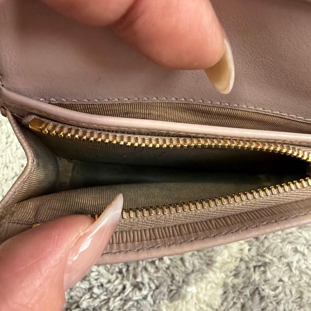 PRADA ピンクベージュ 二つ折り財布