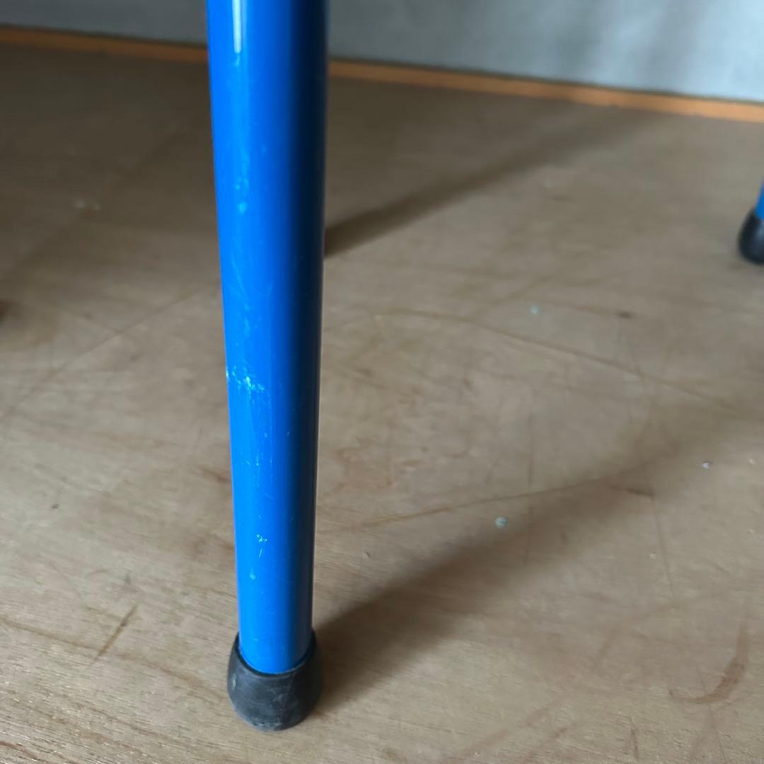 アイアンのスツール 青