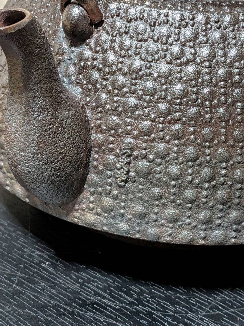 長文堂造 大振鉄瓶 霰紋 約1.8L 鉄蓋 メンテナンス済　鉄器