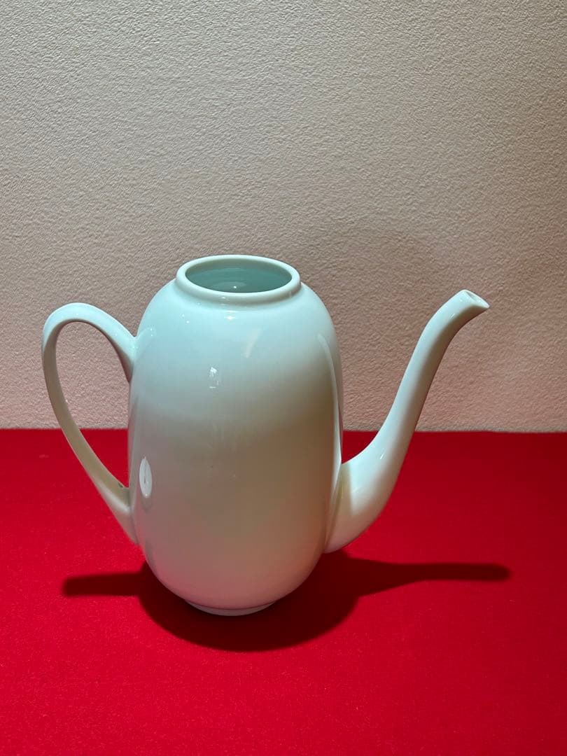 井上萬二作　白磁彫文手付　水指