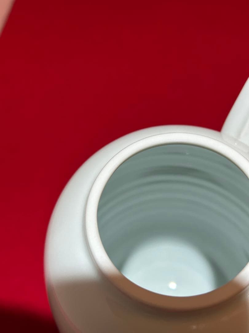 井上萬二作　白磁彫文手付　水指