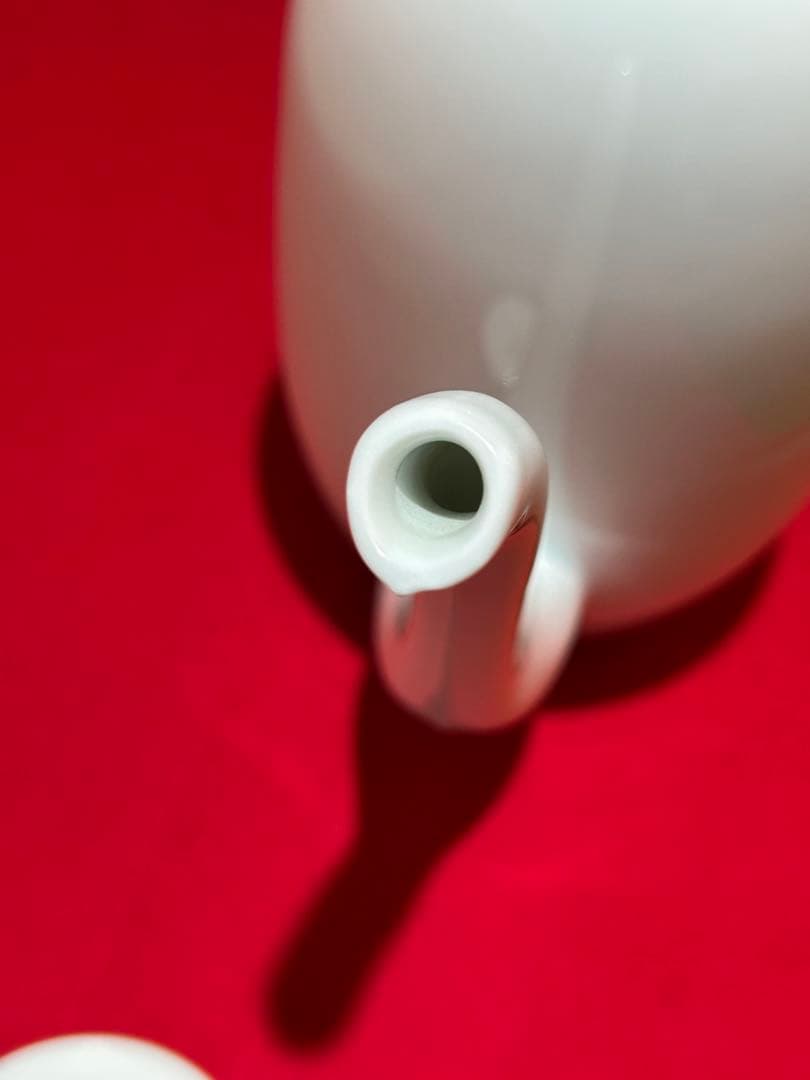 井上萬二作　白磁彫文手付　水指