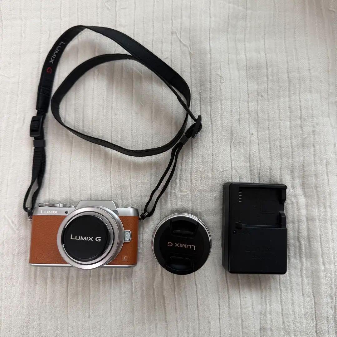 Panasonic LUMIX DMC-GF7W ダブルズームレンズキット