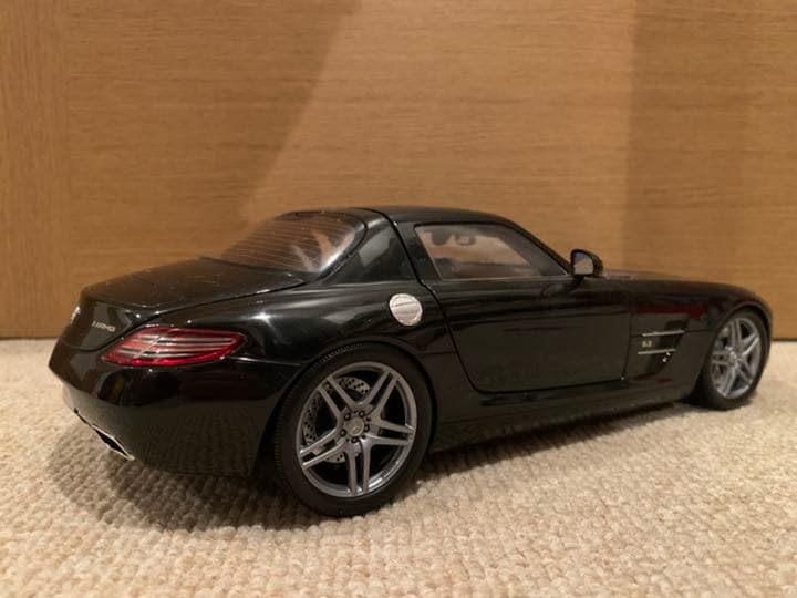 ミニチャンプス 1/18 メルセデスベンツ SLS AMG