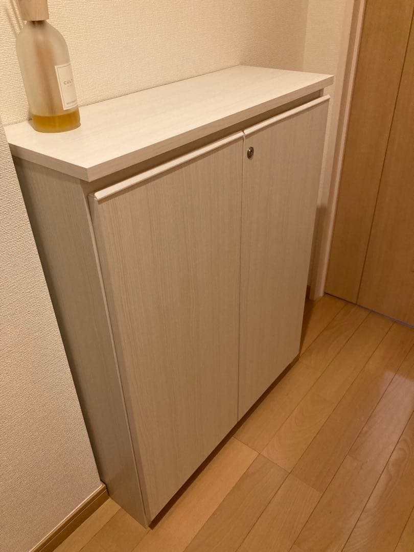 ホワイト木製シンプルキャビネット