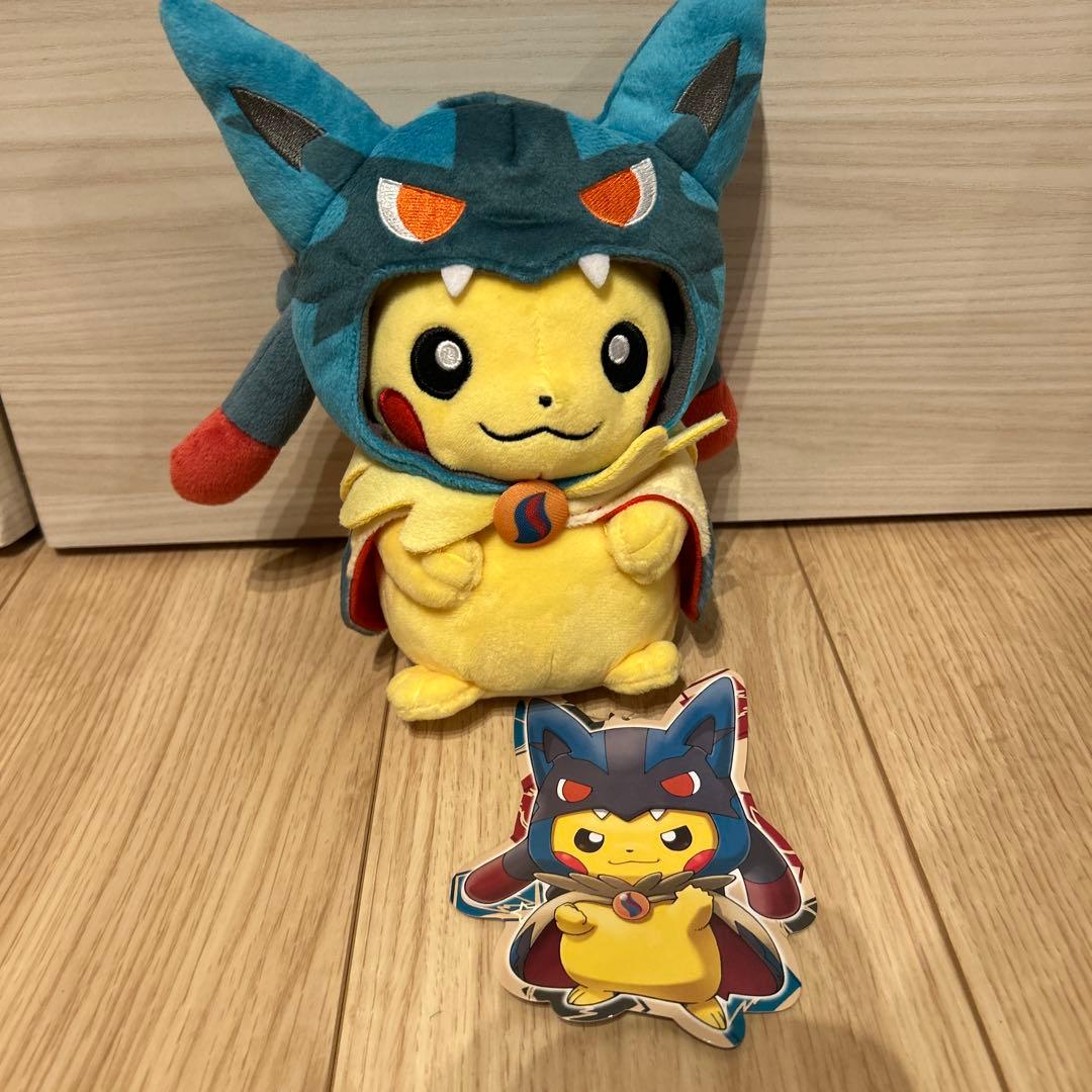 ポケモンセンター メガルカリオのポンチョを着たピカチュウ ぬいぐるみ