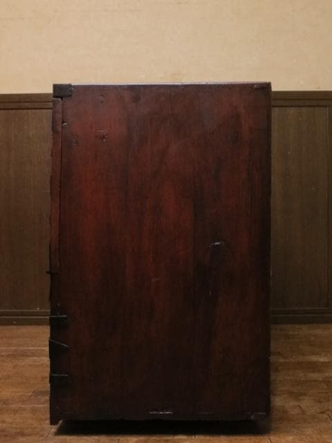 李朝古民具 朝鮮美術 朝鮮古民芸 松無垢材 卍字鉄地金具 時代 バンダジ 半閉櫃