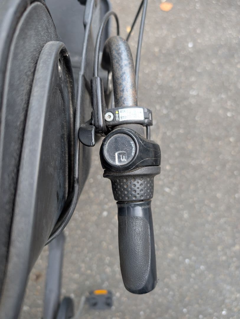 【引取限定】非電動シティサイクル チャイルドシート付 黒　ママチャリ　変速付