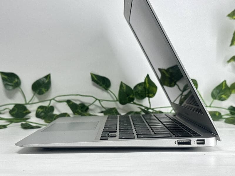 11インチMacBook Air-i5 3317/SSD128/良品